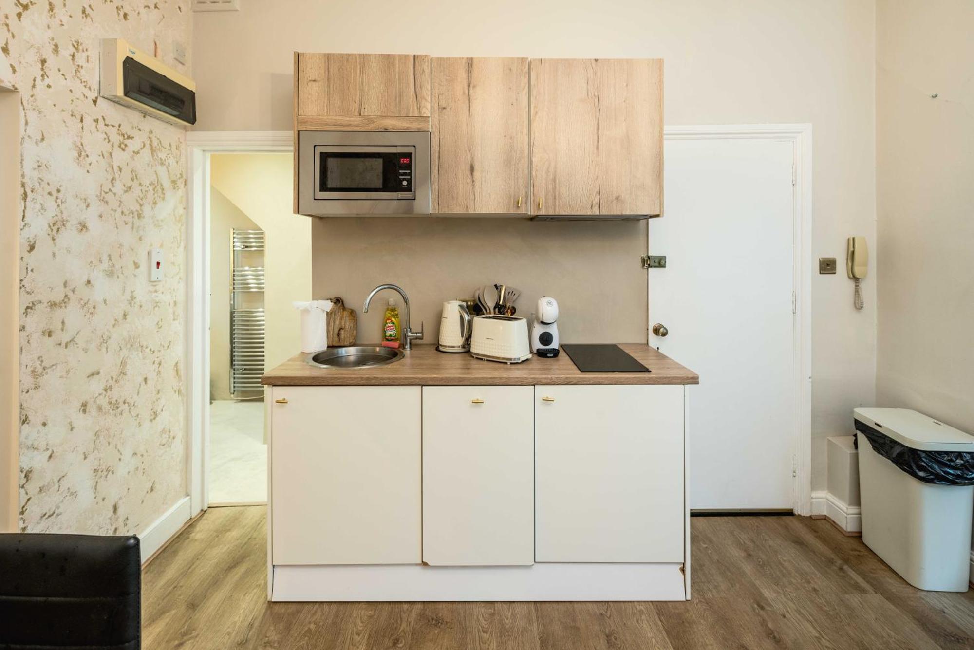 Line -quiet Street-westfieldsmall Apartment *